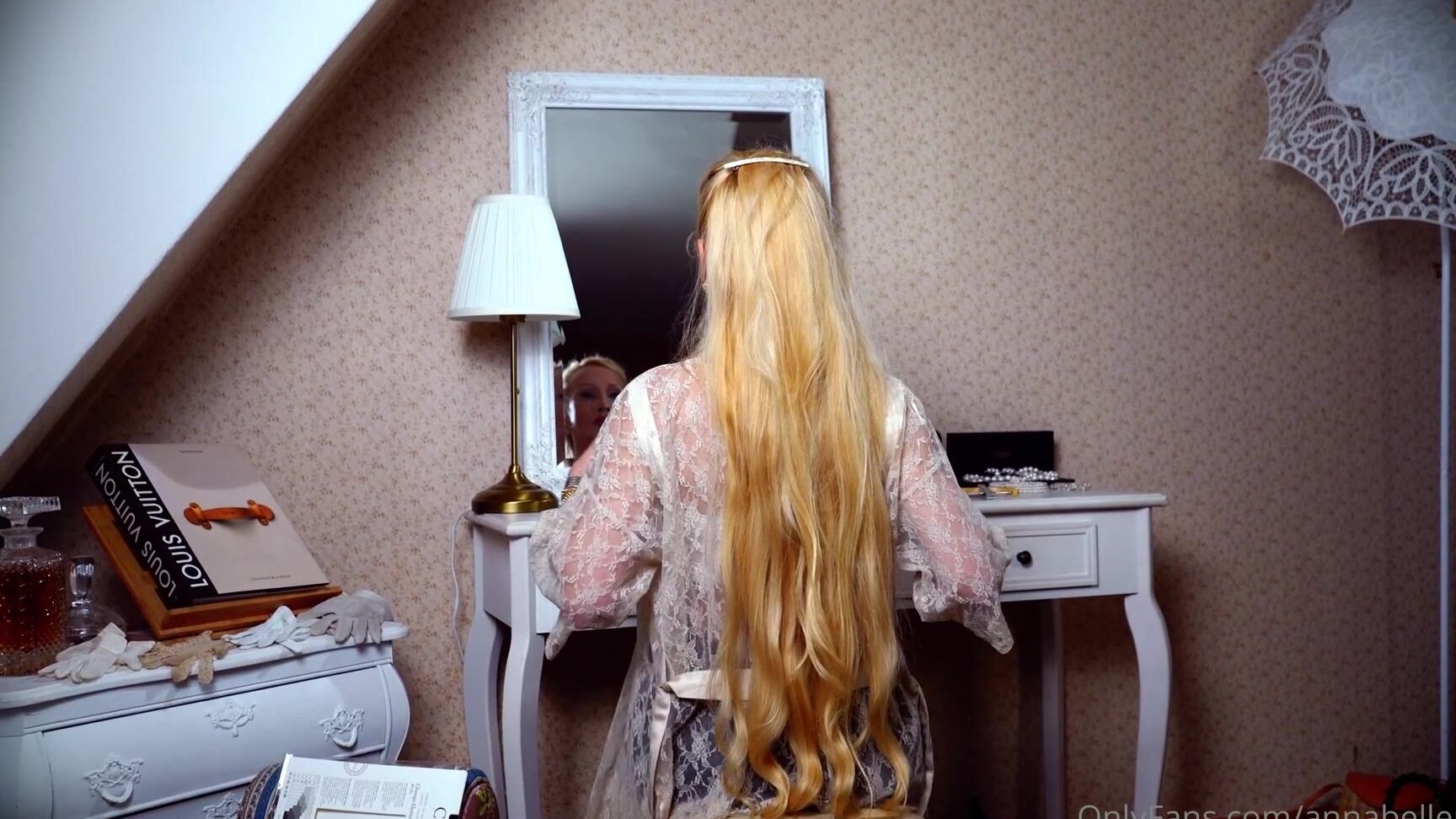 Annabellement Dressed From Head To Toe In Silk Video Min I Love Smooth Fabrics So I M In Lo