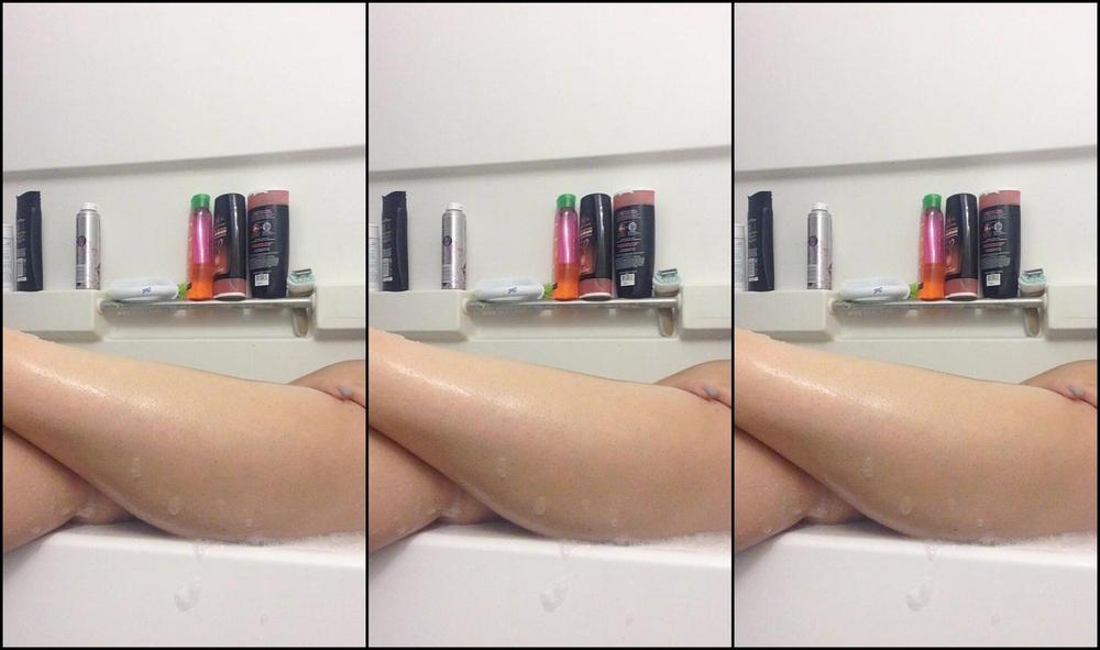 Missbustylatina My Bubble Bath