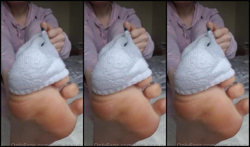Feet Beautyx Nicknamed Feet Beautyx 02 12 2021 Onlyfans Video Sock Strip Tease With A Pinch Of Abuse Your Favourite
