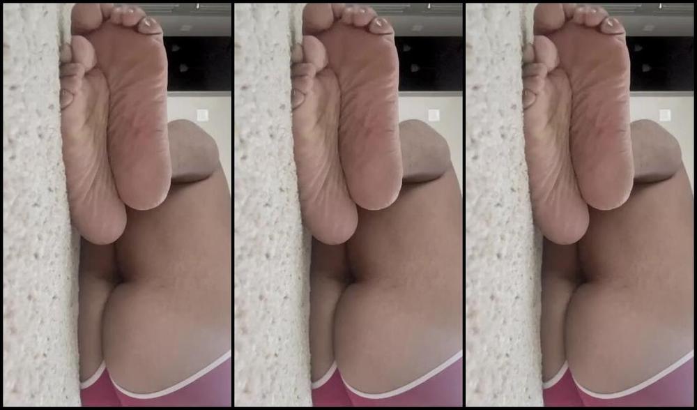 Foot Therapy Nicknamed Atlfoottherapy 12 10 2022 Onlyfans Video Ass And Feet Joi Chipped Frenchies