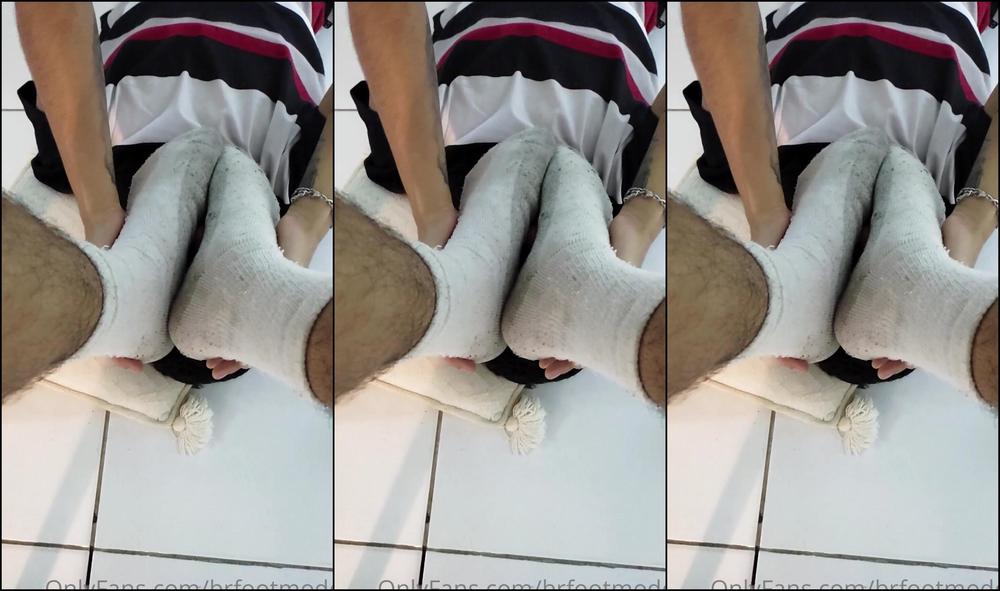 Brfootmodel 2139761271 06 18 2021 All Day Under My Table