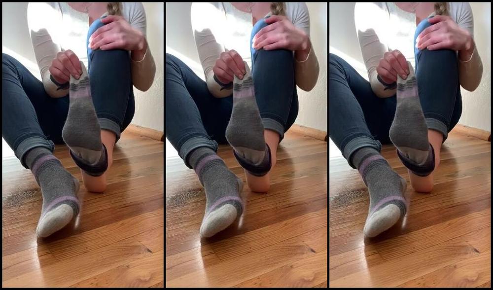Nina Aka Fityoginina Onlyfans Fuzzy Toes Sock Strip