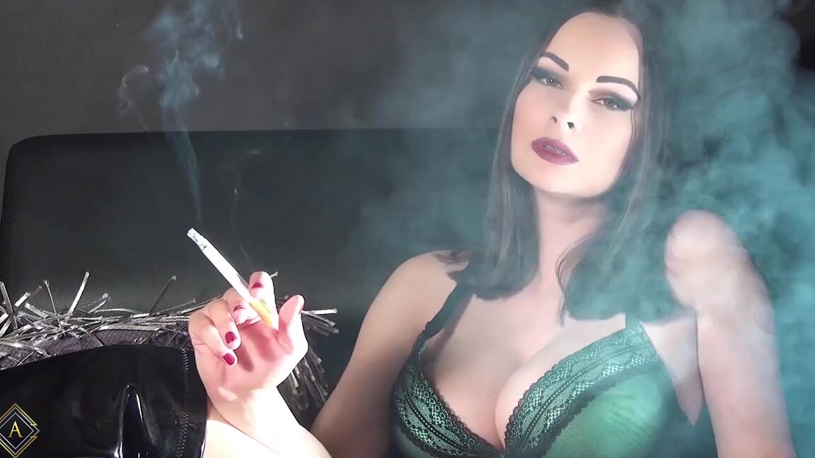 Abbiecat Onlyfans Xtra Sexy Smoking Abbie Cat Close Up Im Smoking Two 100S Red Marlboro At The