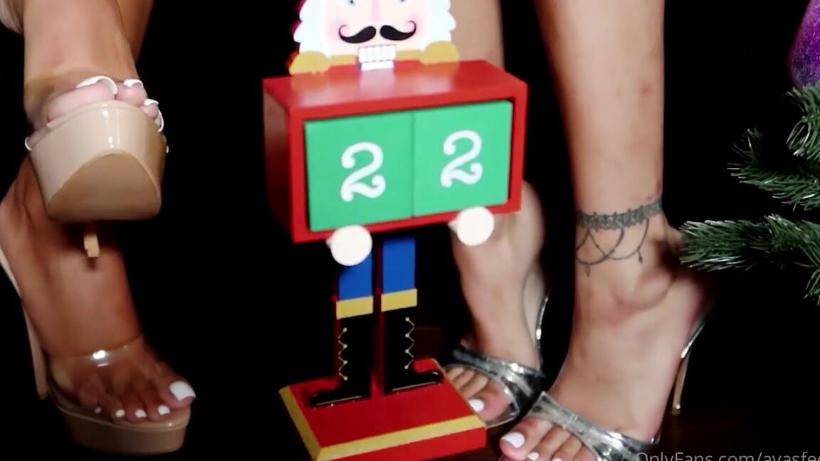 Ayasfeetgirl Onlyfans Advent Calendar 2224 Plus Que Quelques Jours Avant Nol Qui Est Press En Attendant Dangling