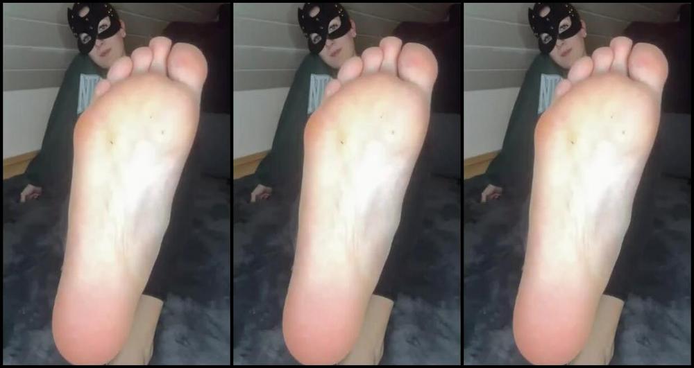 Socksfeet Misstress Nina Onlyfans 11 19 2023 So Stressful The Last Few Days Now Lie Down In Front Of Me Smell My Socks