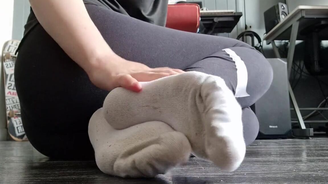 Ayellgirlfeet Nicknamed Ayellgirlfeet Onlyfans En Legging Et Chaussettes Legging And Socks 1