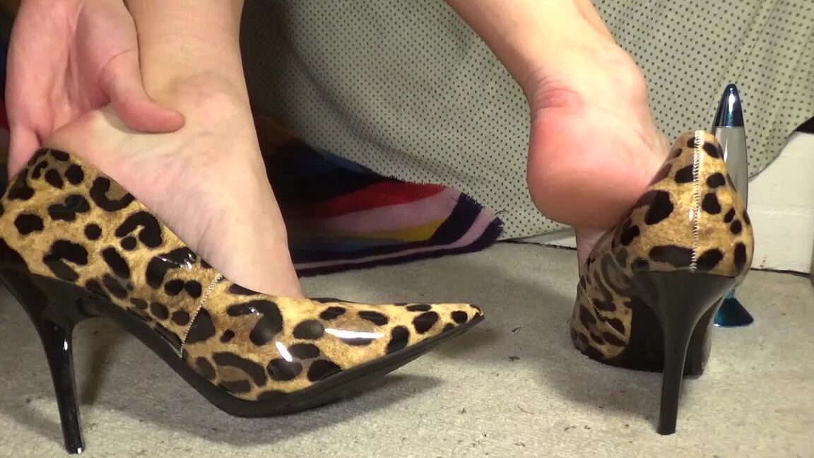 Goddess Vanessa Leo Print Shoeplay