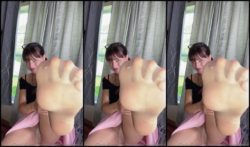 Nylonskitten Nicknamed Nylonskitten 10 30 2021 Onlyfans Video 2 Part Video Just Got Back From The Sock Hop And Ready To Tease You Just Ei1T