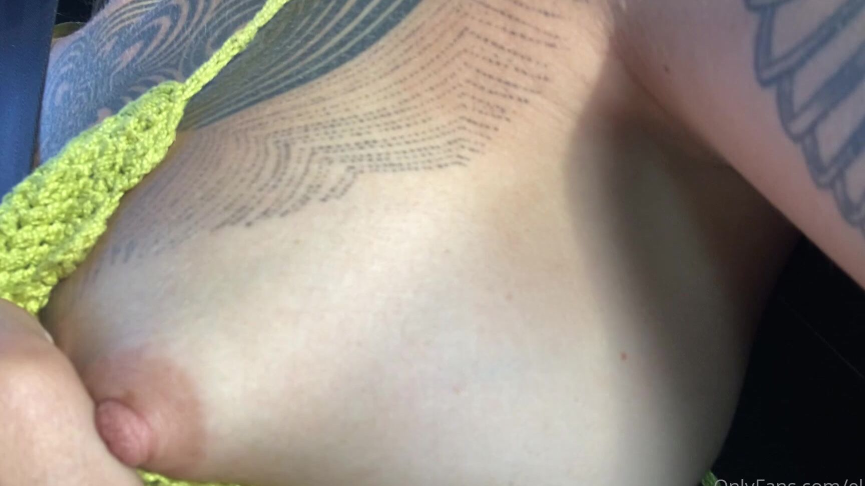 Elle O F 2057922047 03 18 2021 Safada Dentro Do Carro