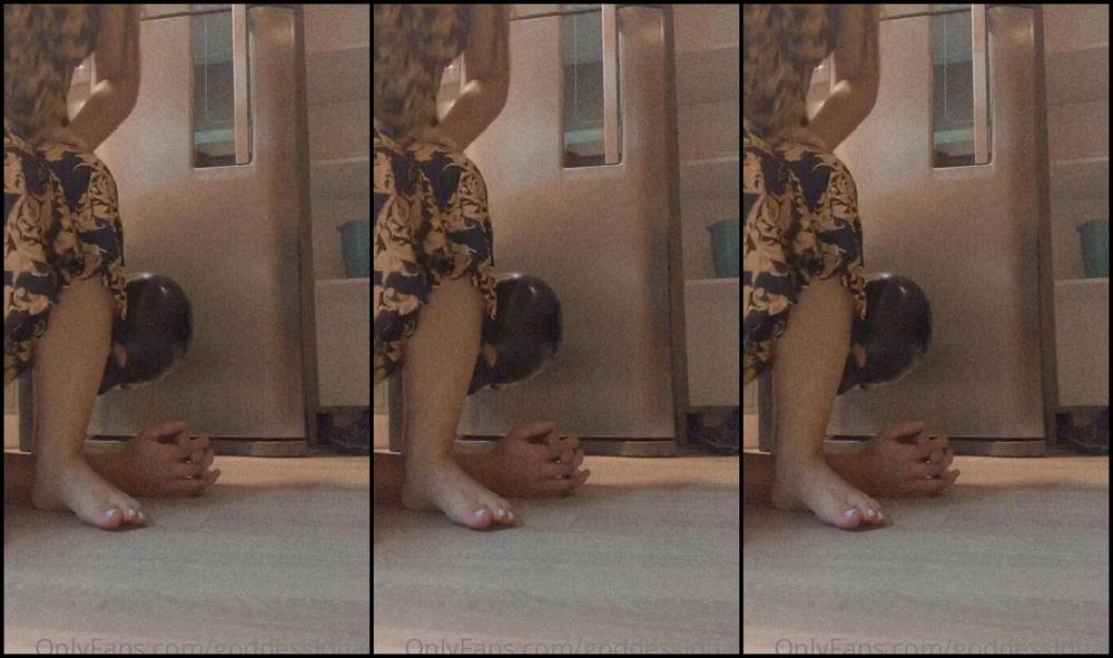 Goddesslohan 511366950 07 08 2020 Banquinho De Rainha