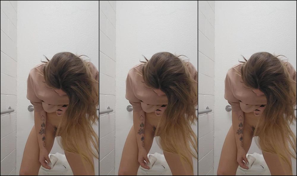 "Aderes Quin" pee, publictoilet, urine, watersports Testing Tinkle manyvids