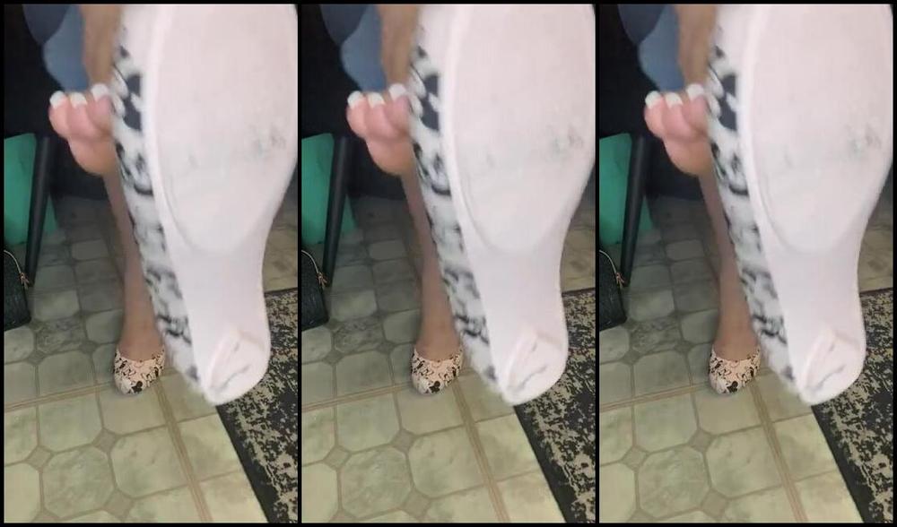 Anushkavelvet Onlyfans This Isn T For Everyone Just A Little Something For The Boys With A Little Something Your Shortcom