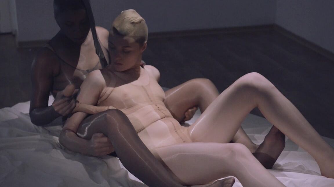 Straplessdildo 13 11 01 Jane And Rossy Bush Anonymous Sex In Nylon From Head To Toe