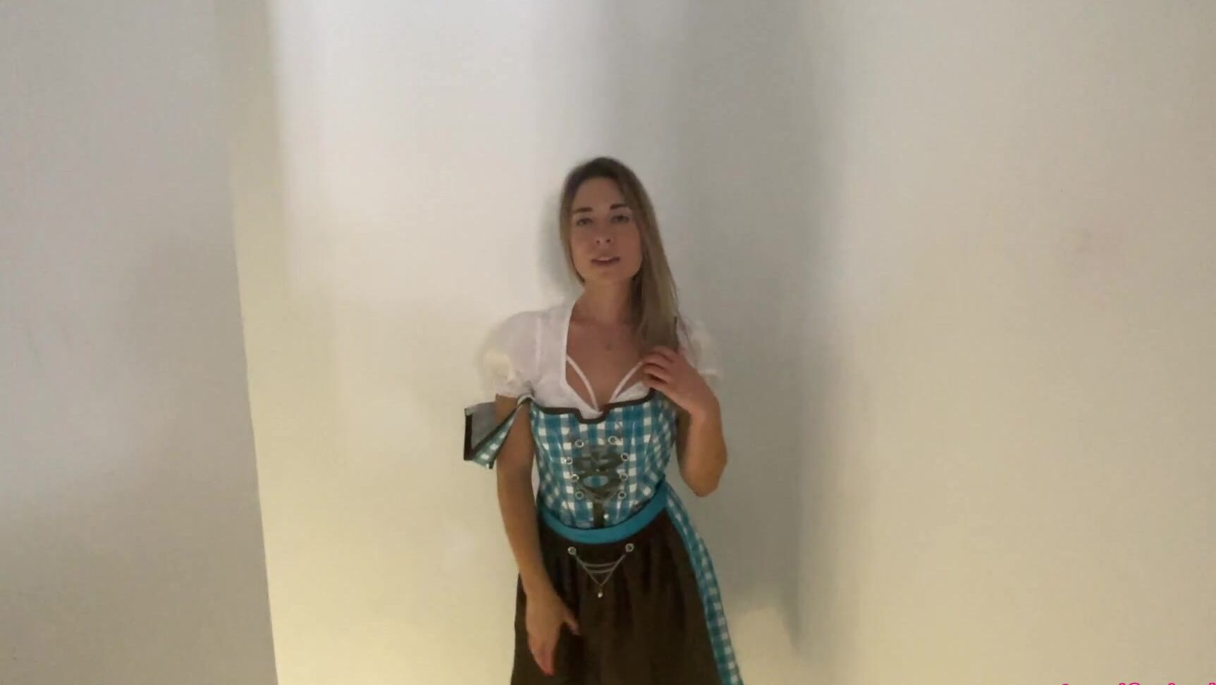 LeniFetisch Lenifetisch Fesch im Dirndl Pornhub