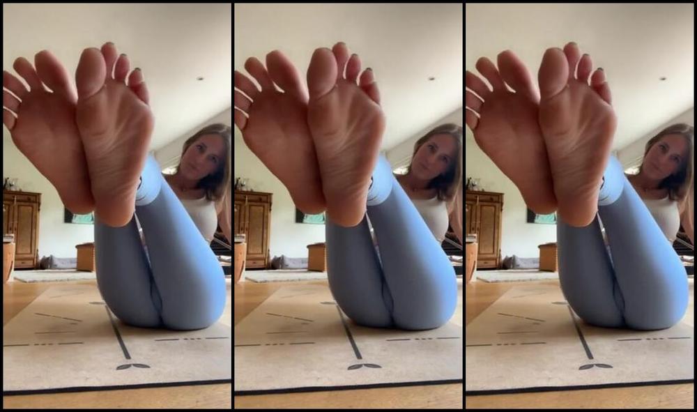 Indubiopronova Nicknamed Indubiopronova Onlyfans Dont Forget To Give My Sweaty Socks A Sniff While You Re Staring At Me Stretching And