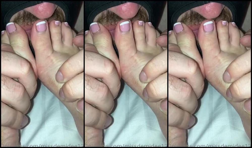 Miss Demi Dee Nicknamed Missdemidee123 Onlyfans Foot Worshipping Done Right Slave Loves To Suck On My Toes As I Sip My Wine