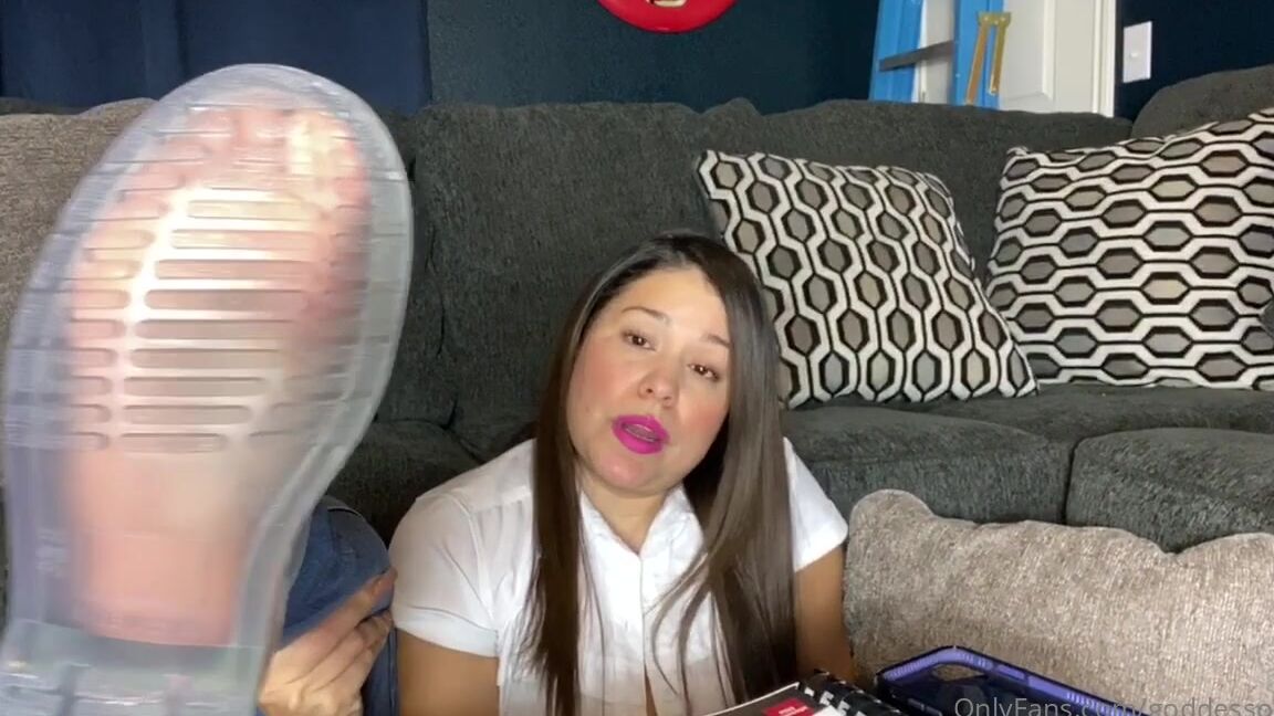 Goddessolestx Stinky Ass Feet Of Your Tutoring Sessions I M Trying A New Device May Delete This Video