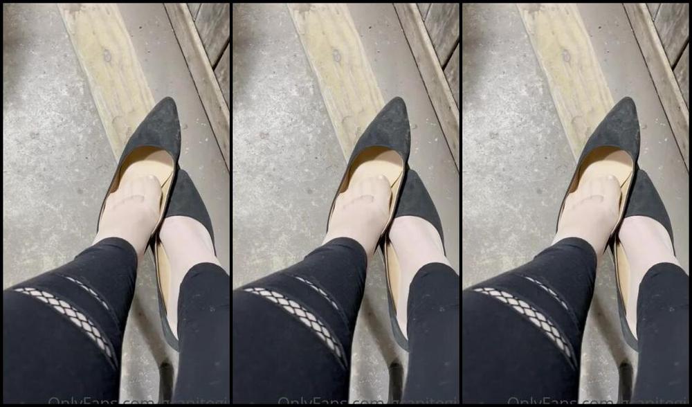 Shawna Nicknamed Granitegirl Onlyfans Dangling Some Flats In Sheer Pantyhose