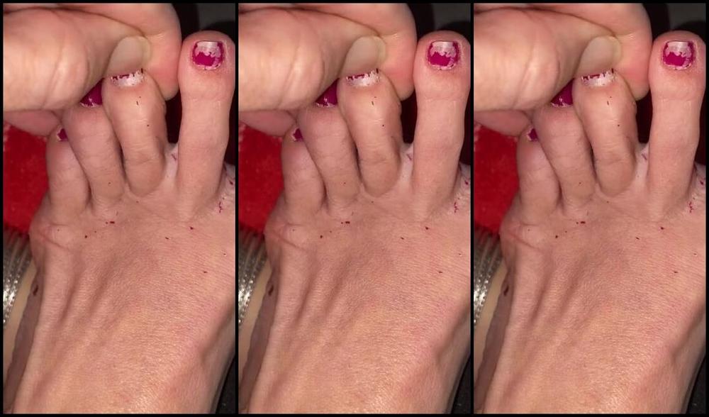 Lezlyan Nicknamed La Little Dancer Feet Onlyfans Just Me Picking Off My Nail Polish There S Something So Satisfying About Watching This Going2