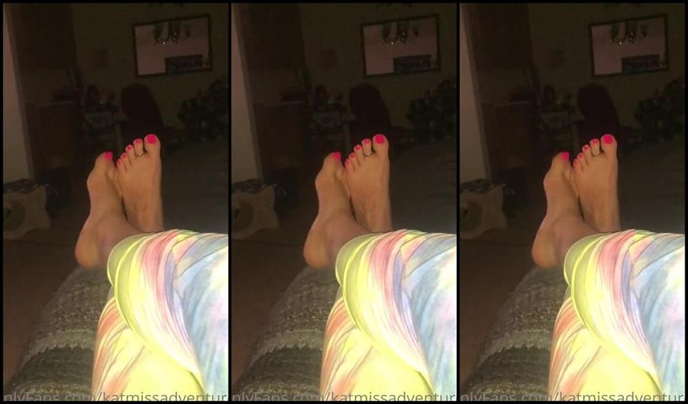 Adventuretoeskat Nicknamed Missadventuretoeskat Onlyfans In The Dark