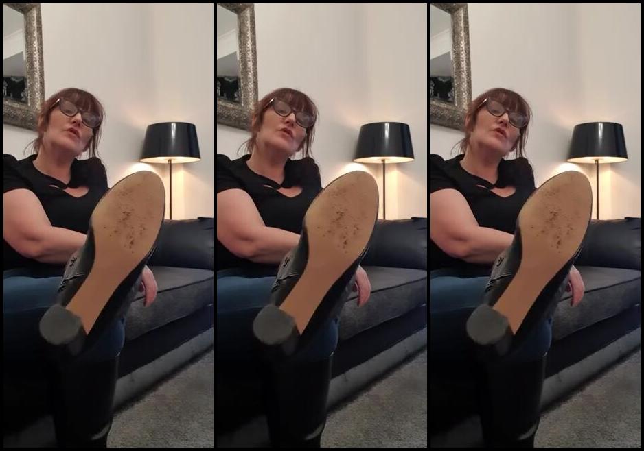 Miss B Nicknamed Missb52S Onlyfans 05 04 2021 What Do I Have On Under My Leather Boots