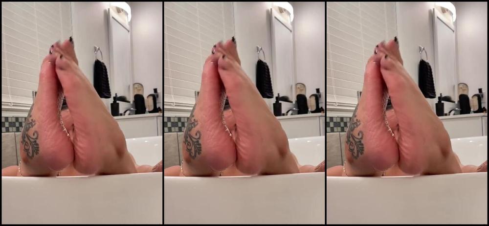 Deedeericanfeet 03 16 2024 Onlyfans Video Was Thinking Of U Guys When I Was In This Airbnb