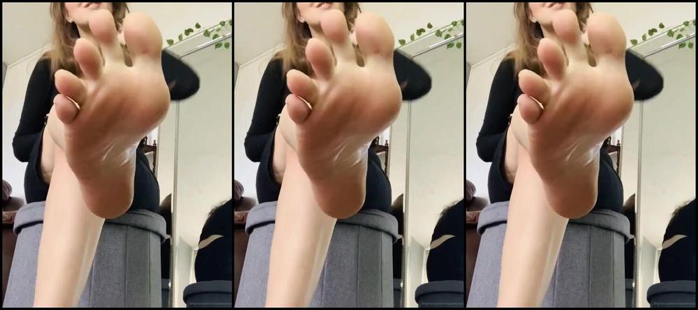 The Queen Of Sole Aka Missesdiscreets Onlyfans How S The View Down There