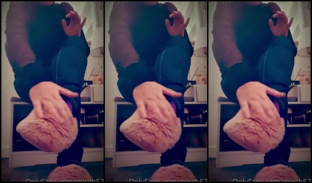 Miss B Nicknamed Missb52S Onlyfans 11 06 2021 What Slippers Do I Have On This Morning