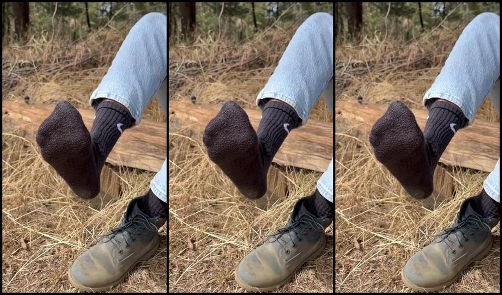 Stillsinning Nicknamed Stillsinning Onlyfans Wanna See What Hiking Does To Me Socks