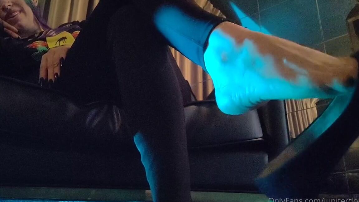 Jupiter Domina Nicknamed Jupiterdomina Onlyfans Flats Dangle Amp Pop