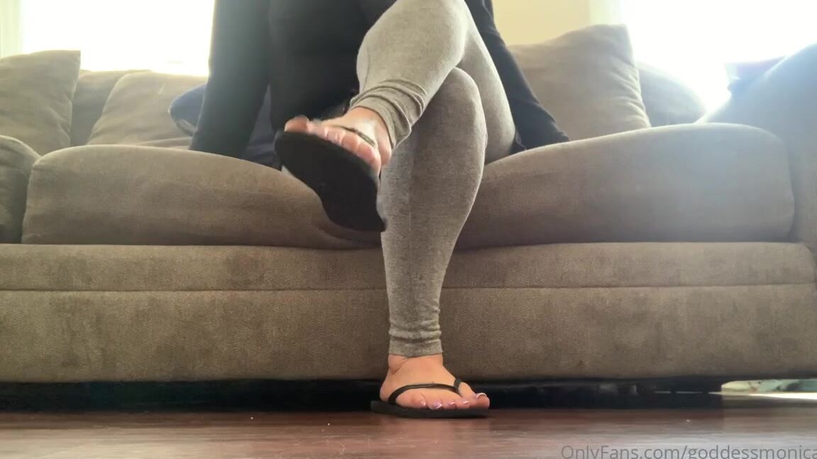 Goddessmonica00W Onlyfans Caught You Staring At My Flip Flop Feet While We Wait For Our Covid Vaccine Joip