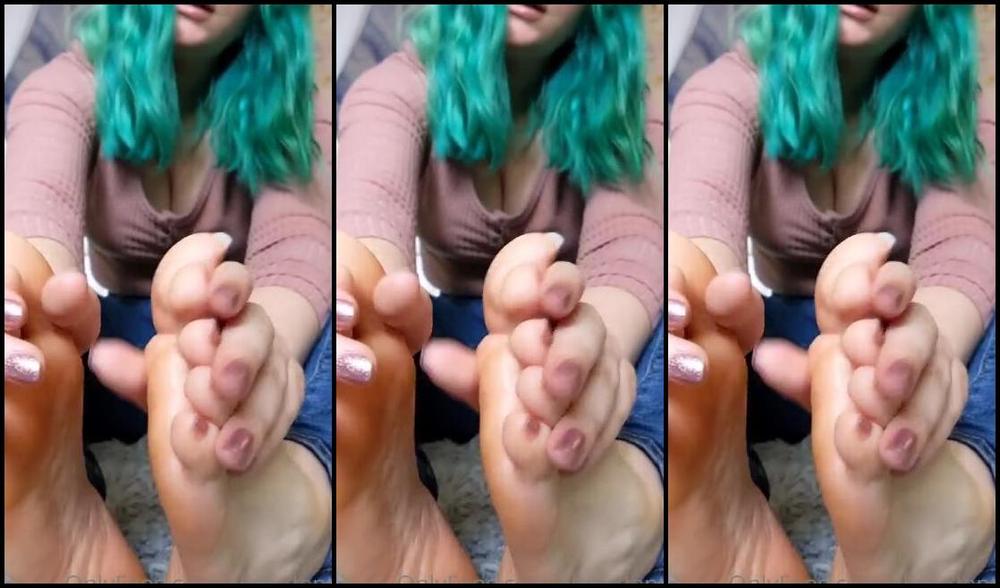 Liliana Fenty Nicknamed Lilianafenty Onlyfans A Joi While I Lotion Up My Feet Nice Closeup Angle Of My Soles