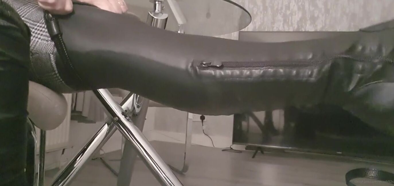 Miss B Nicknamed Missb52S Onlyfans 11 19 2020 Look At My Dirty Boots And Edge For Me