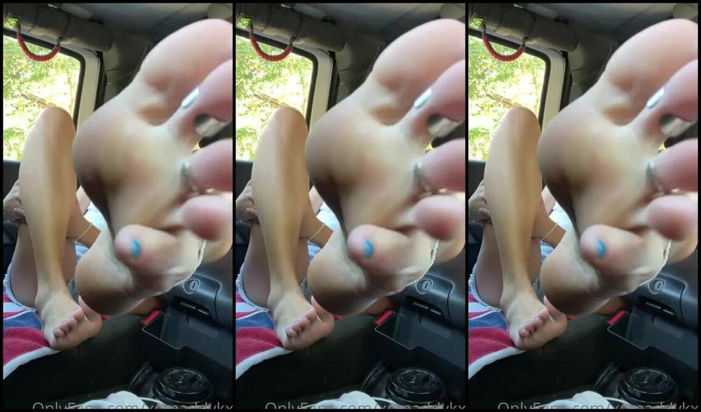 Goddess Kaylee Aka Xomaddykxo Onlyfans Lil Catch Up With Me In The Carp