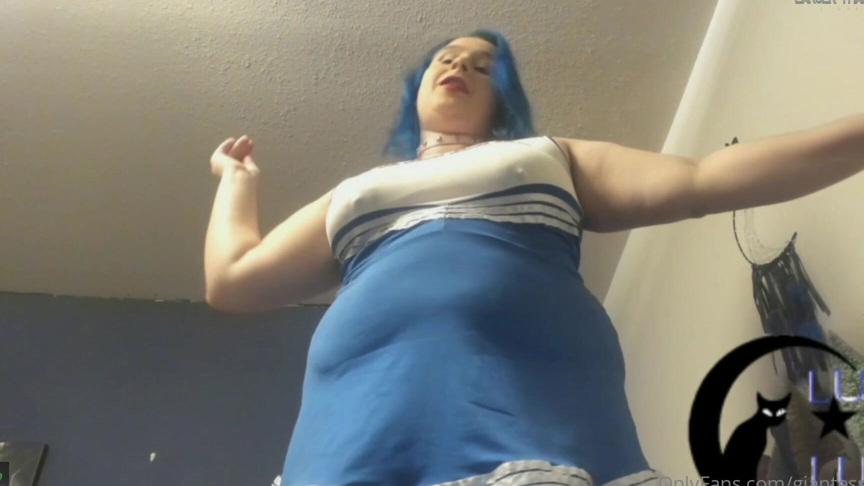 Giantessclips Chearleader Shrinks Nerdy Classmate Starring Luna Lunalusts U For More Luna Visit Htt