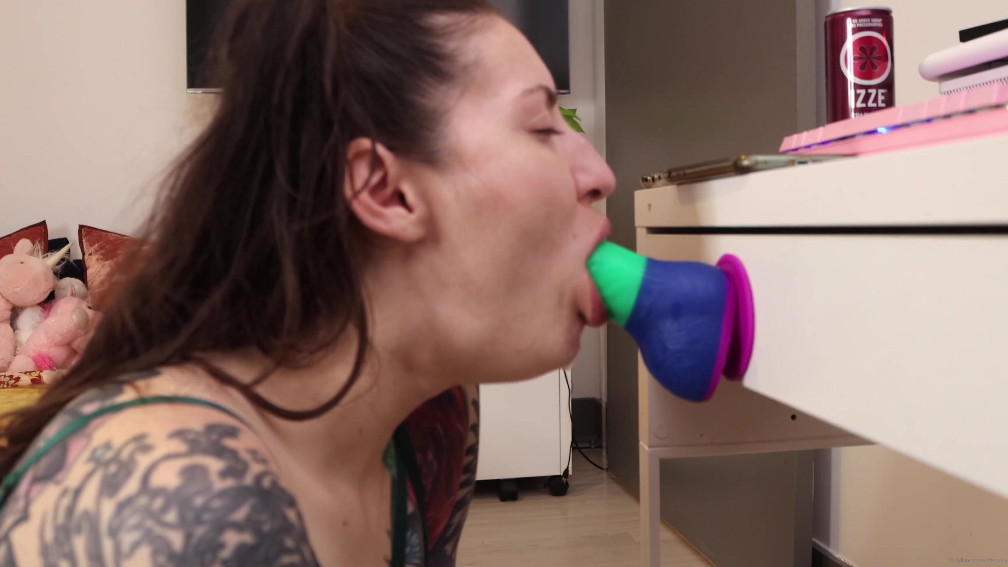 oftenelle-07-01-2021-2003285258-jan-4-sloppy-deepthroat-from-cam-ill-be-doing-throatgoat2021-live-daily-on-cams-for-free-