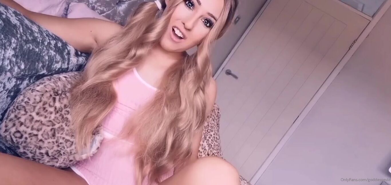 Miss Evie Lock Nicknamed Missevielock Onlyfans Hahahah What Kind Of A Cock Is That Oh My God Its Tiny How
