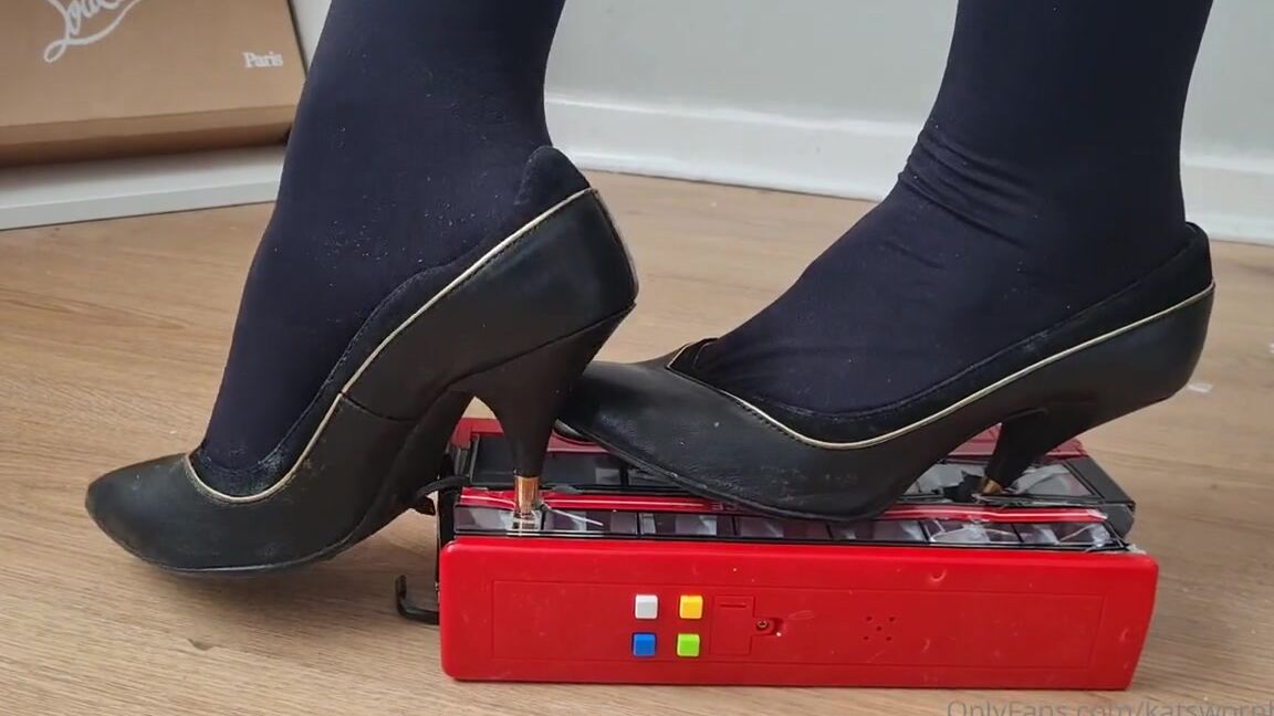 Kats Worn Heels Nicknamed Katswornheels Onlyfans So It Survived That Flats And It Survived The Ankle Boots Somehow I Dont Think