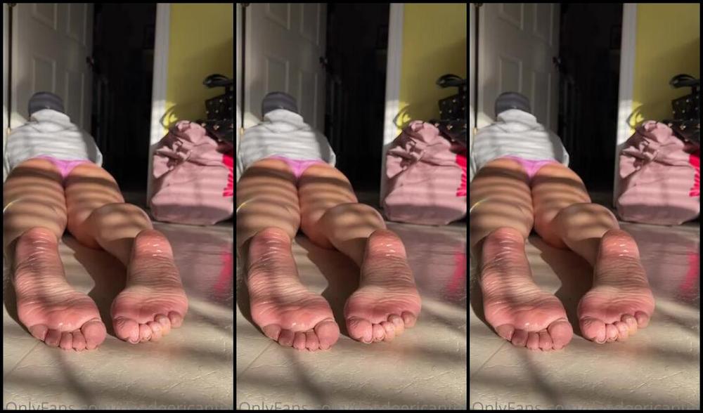 Deedeericanfeet Onlyfans As Requested Oily Sunny Soles And Nude Toes