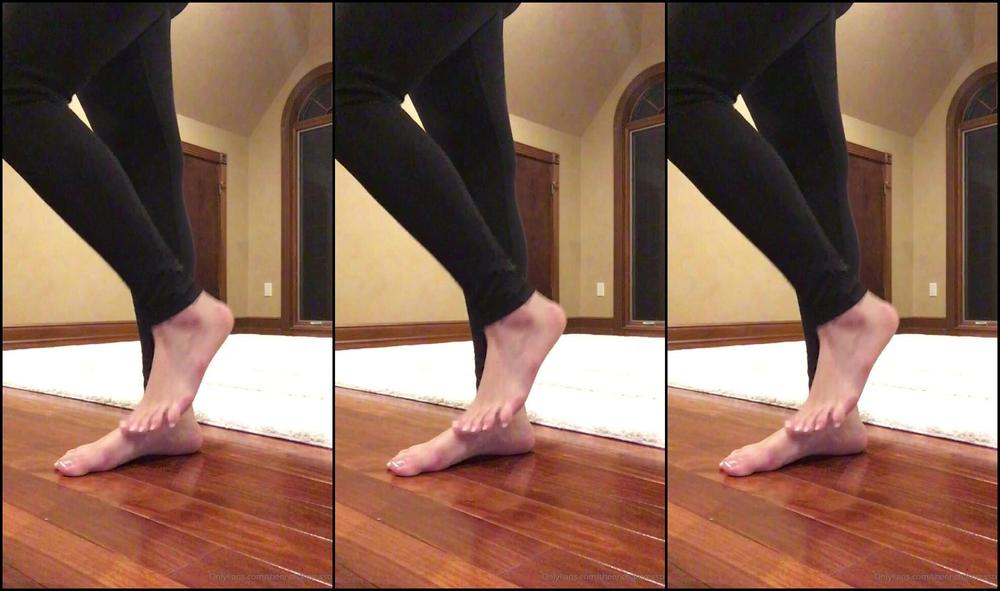 Theenchantressb Lets Warm Things Up With Some Ugg Play