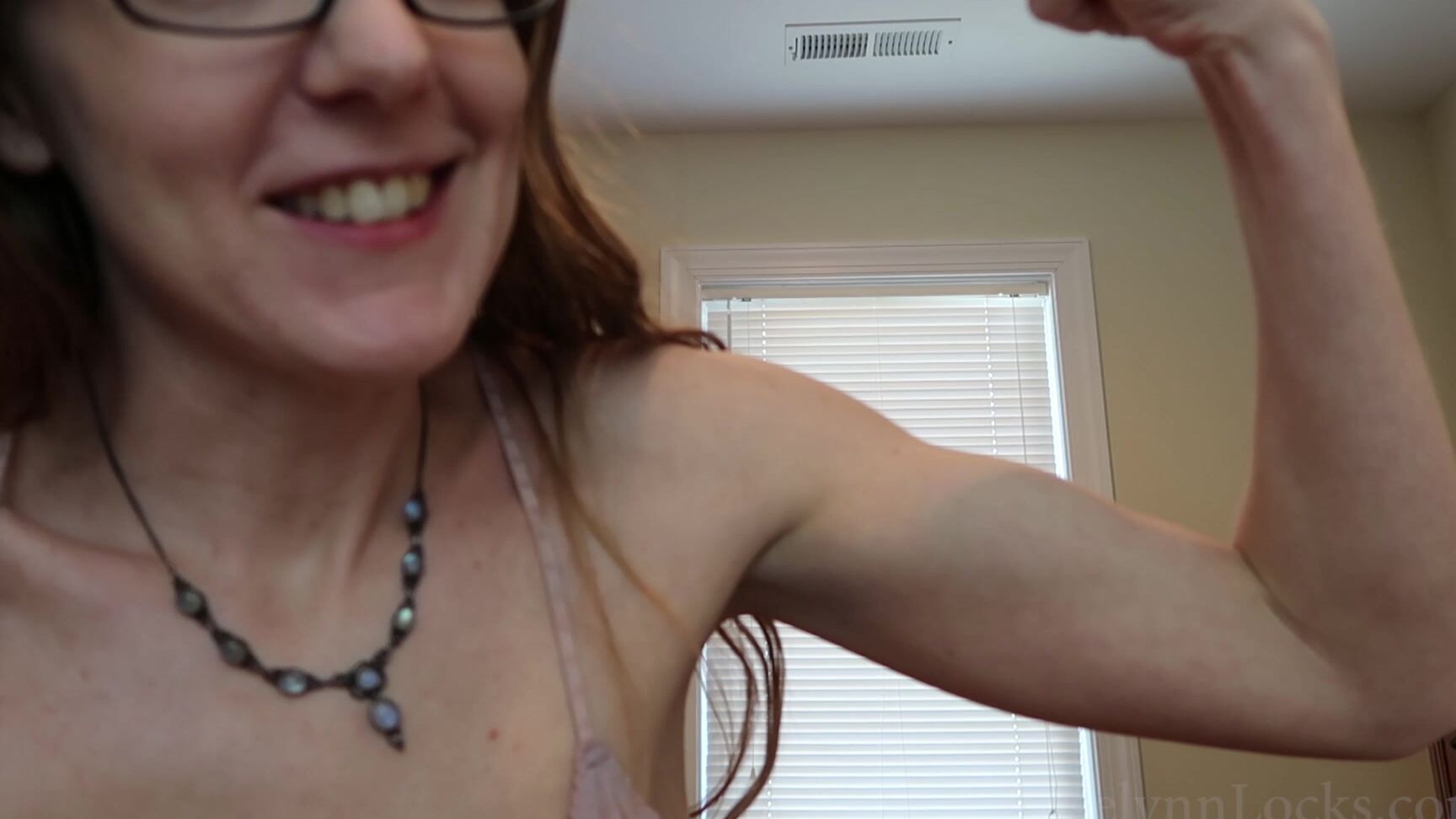 Roselynnlocks Muscle Flexing Cum Eating Instruction Manyvids