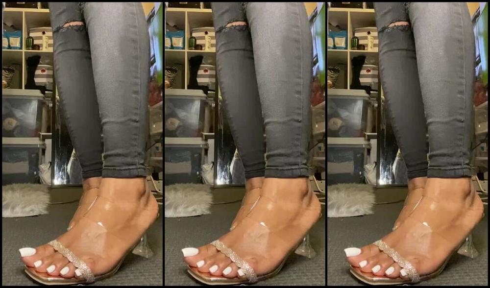 Queenjodiieetoes Aka Prettyfeetonly1800 Onlyfans Can I Seduce You With The Way I Walk An Tease You With These Feet