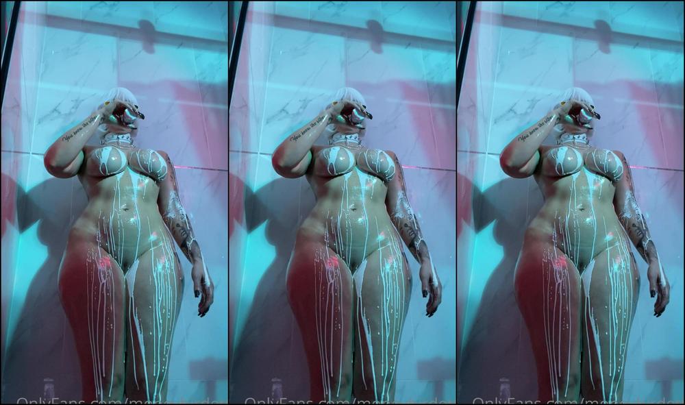 moneybirdette-11-02-2022-2360418546-body-paint-shower-session-