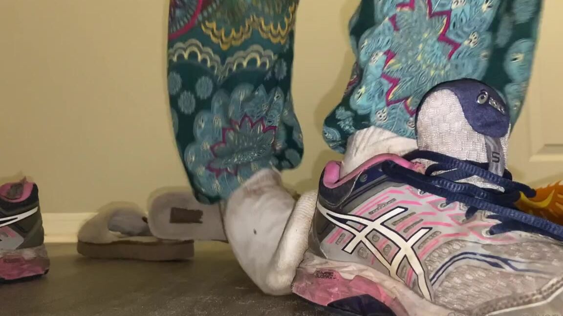 Ivorysoles Onlyfans 11 03 2022 Back From My Walk And These Socks Already Have An Ownerp