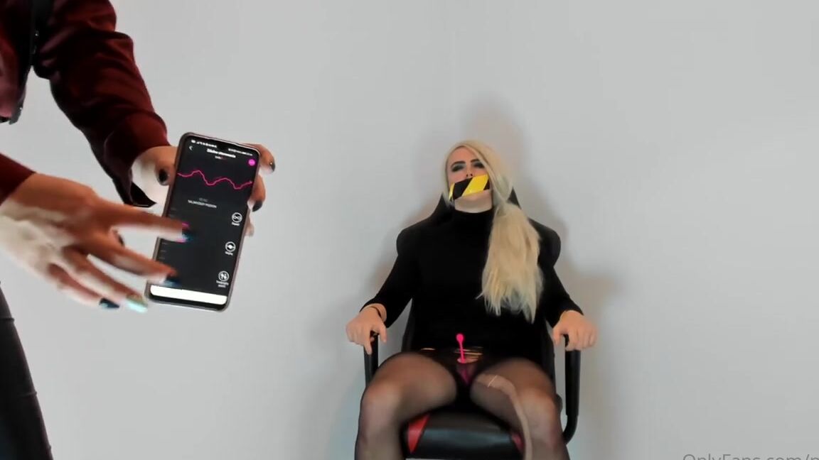 Kinky Navlia Onlyfans Old Video16