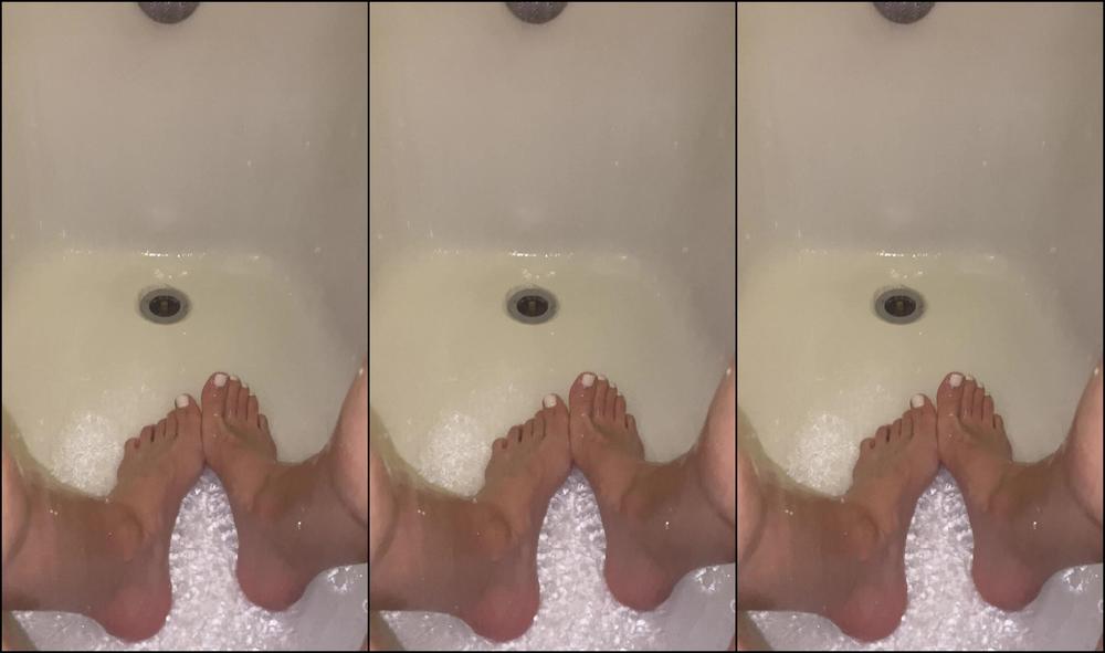 Goddesstalltasha 2030064960 02 12 2021 I Love Taking Showers In The Bath I Find It So Relaxing