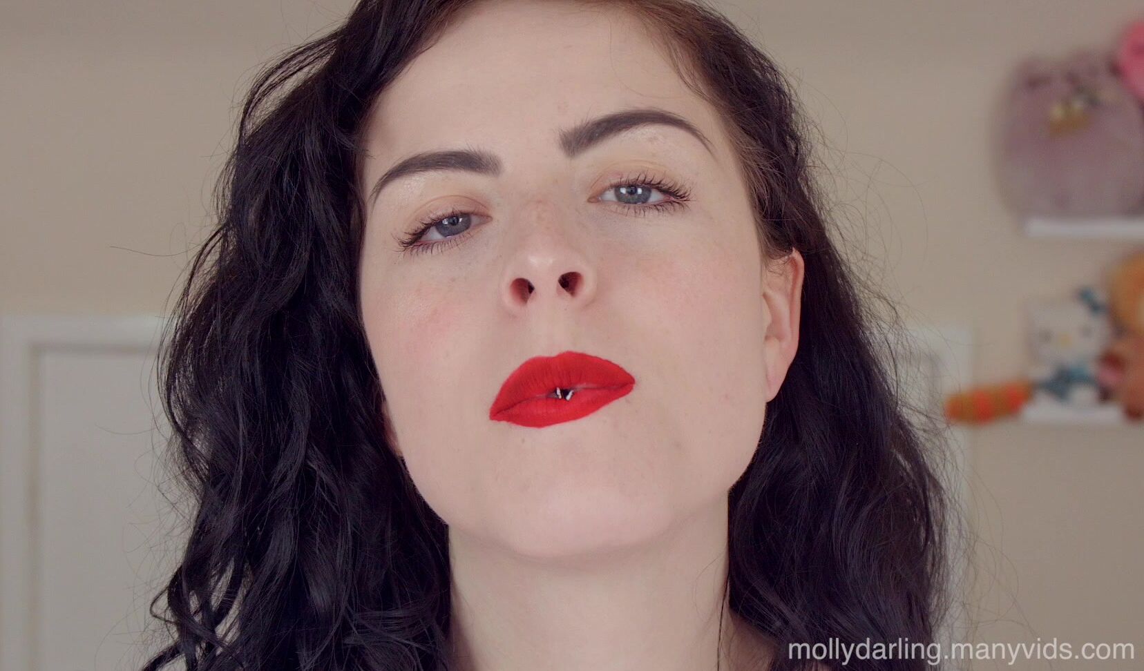 "Molly Darling" giantess, kink, lipstick fetish, mouth fetish, sfw, vore Giantess Threatens Vore Multiple Angle manyvids