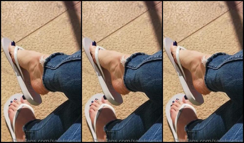 Solefulsassy Onlyfans Sassy Dangle In Busy Cafe Just Teasing The Locals