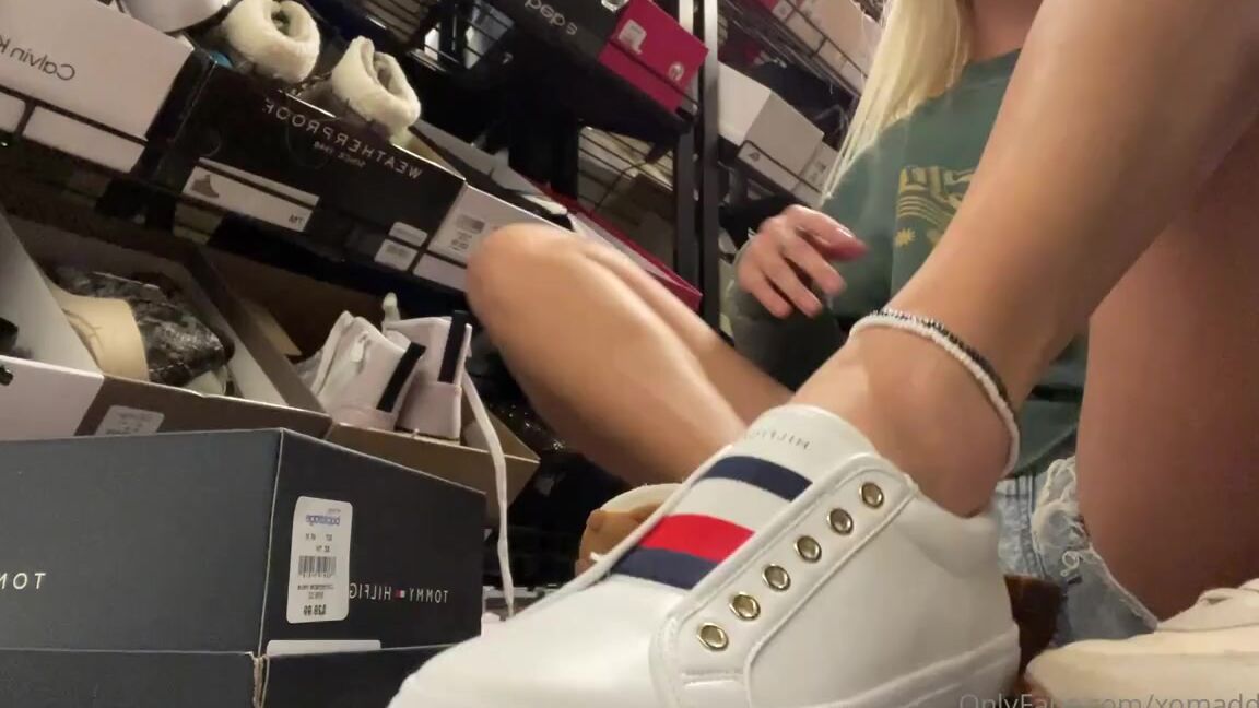 Goddess Kaylee Aka Xomaddykxo Onlyfans Lil Secret Shoesock Strip For You Guys As I Try On A Pair Of Shoes At Macy S What Would You Iip