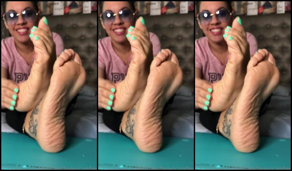 Deedeericanfeet Onlyfans As Requested Caressing My Soles Wit Old Pedi